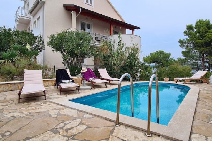 Pool 52 of 62