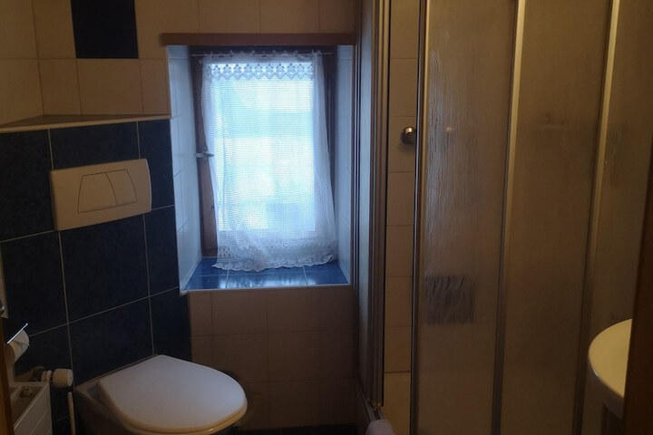 Room 9 of 40