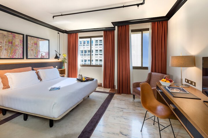 Room 15 of 48