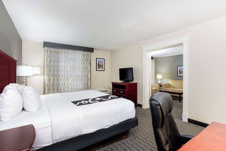 1 King Bed (23 of 24)