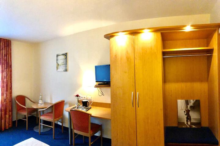 Room 17 of 44