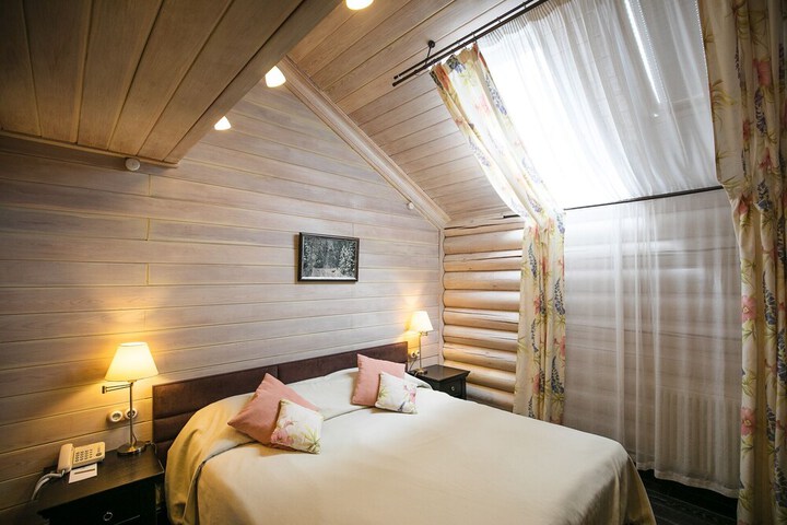Room 2 of 169