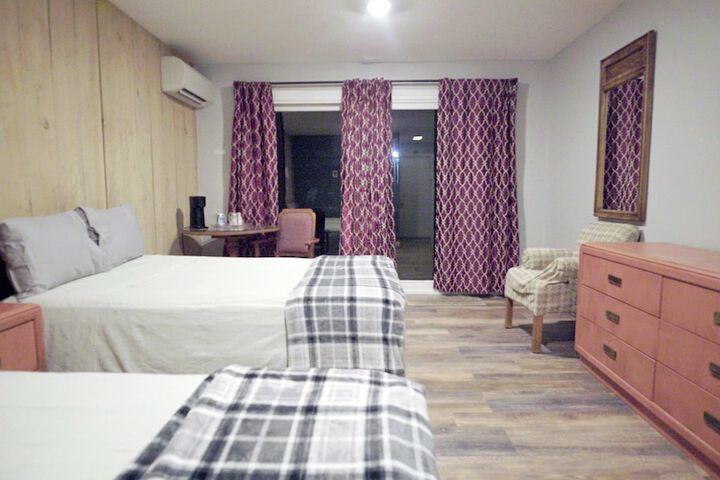Room 4 of 17