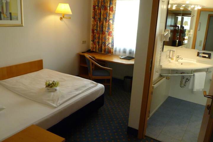 Room 17 of 45