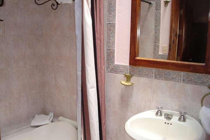 Room 15 of 33