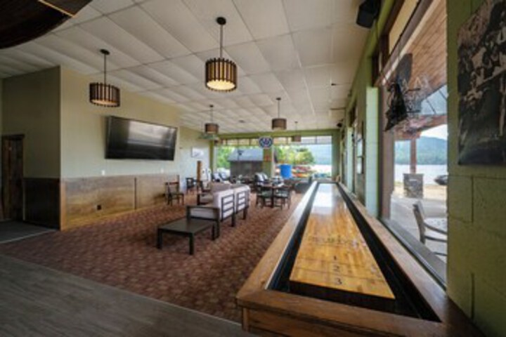 Lounge 439 of 549