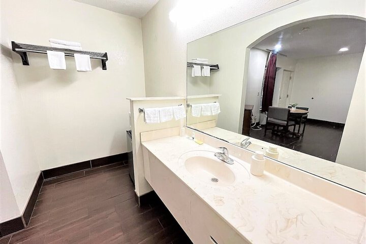 Bathroom sink