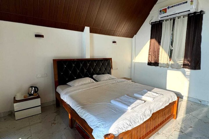 Room 3 of 9