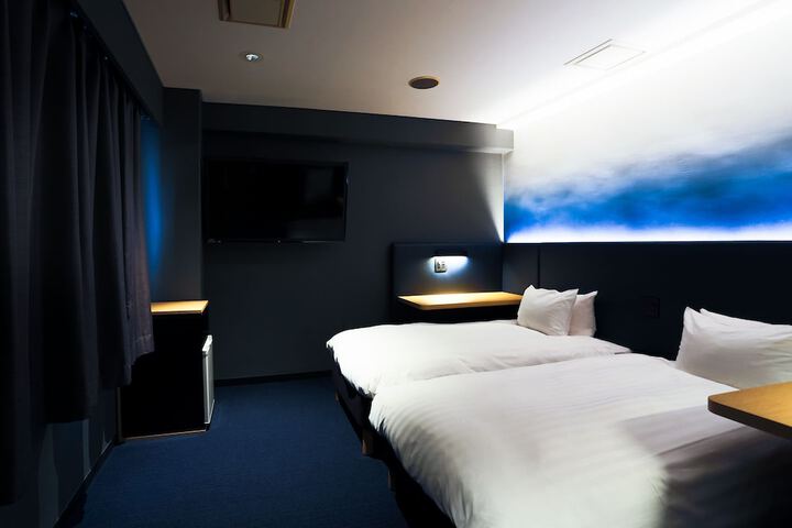 Room 27 of 64