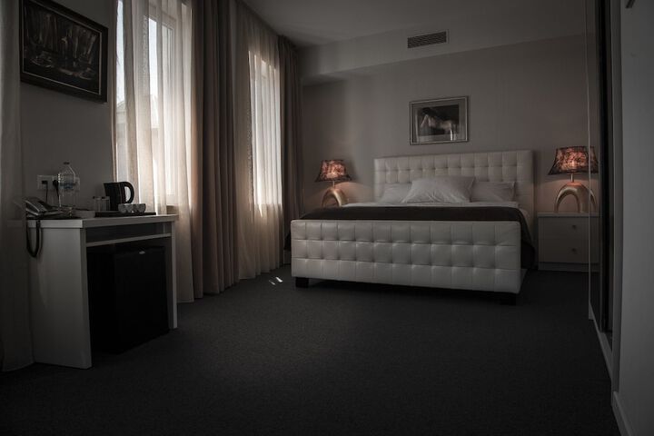 Room 10 of 42