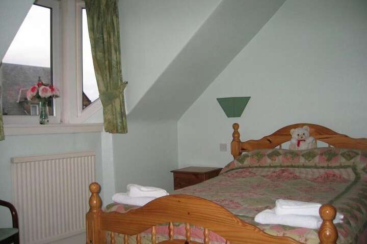 Room 4 of 8