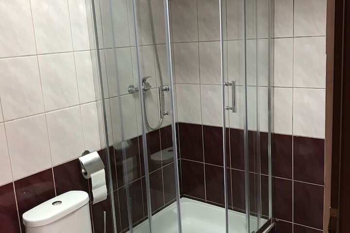 Room 6 of 17