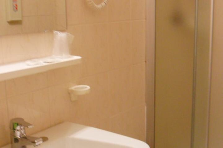 Room 15 of 30