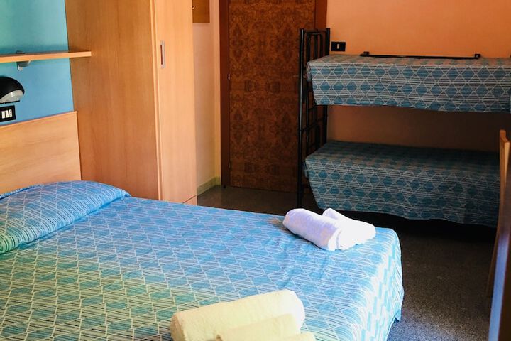 Room 9 of 19