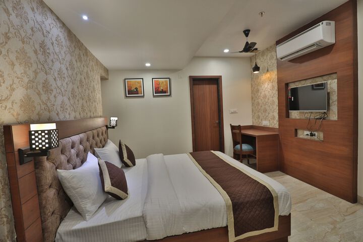 Room 70 of 76