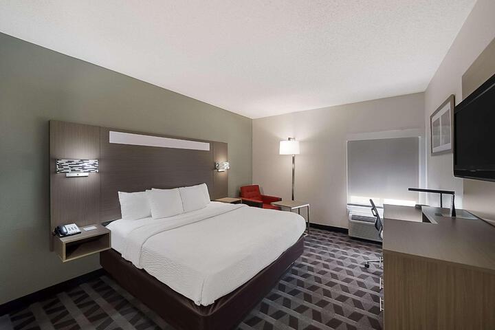 1 King Bed (29 of 36)