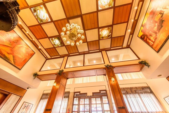 Entrance & Lobby