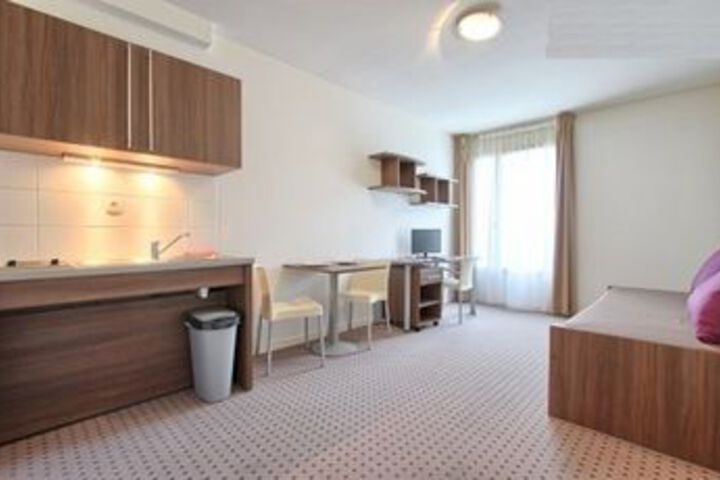 Room 4 of 6