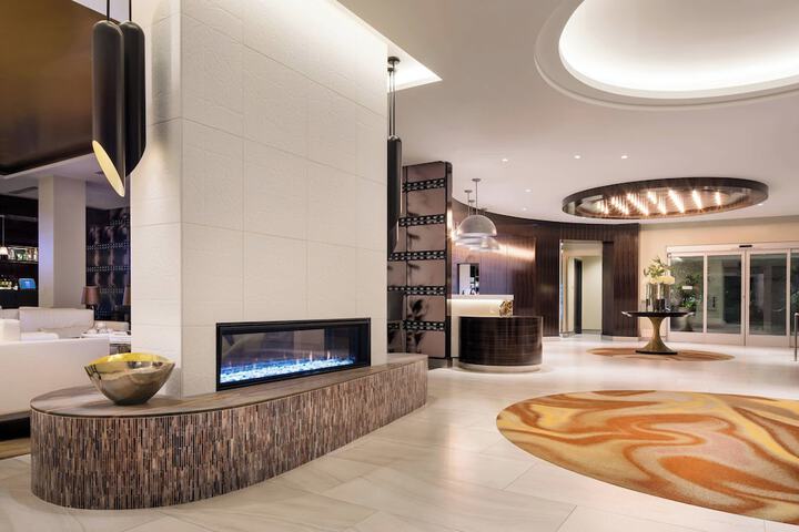 Lobby lounge