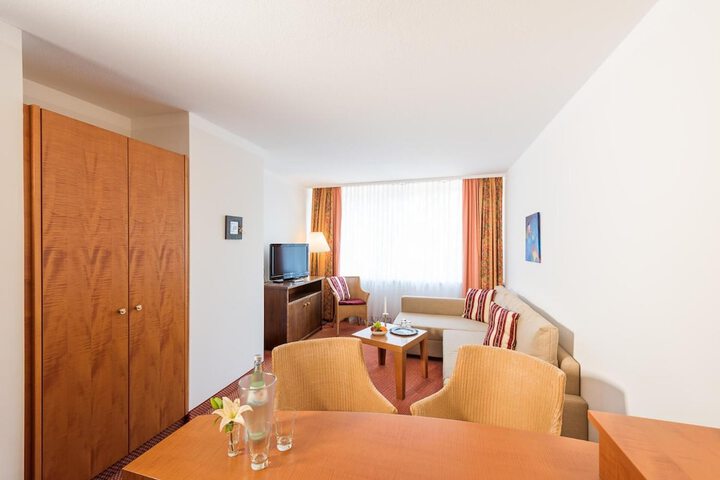 Room 15 of 33