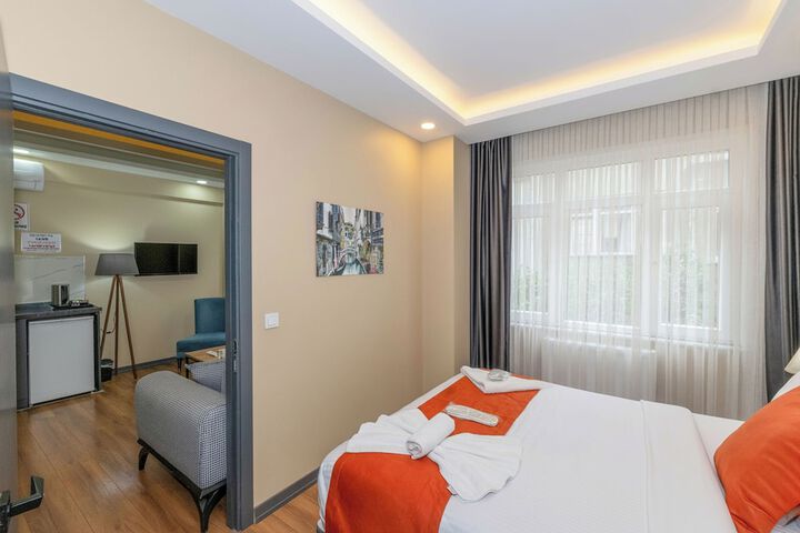 Room 9 of 73