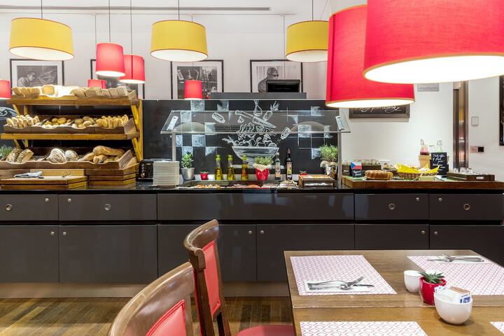 Breakfast area