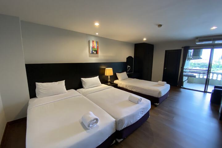 Room 40 of 186
