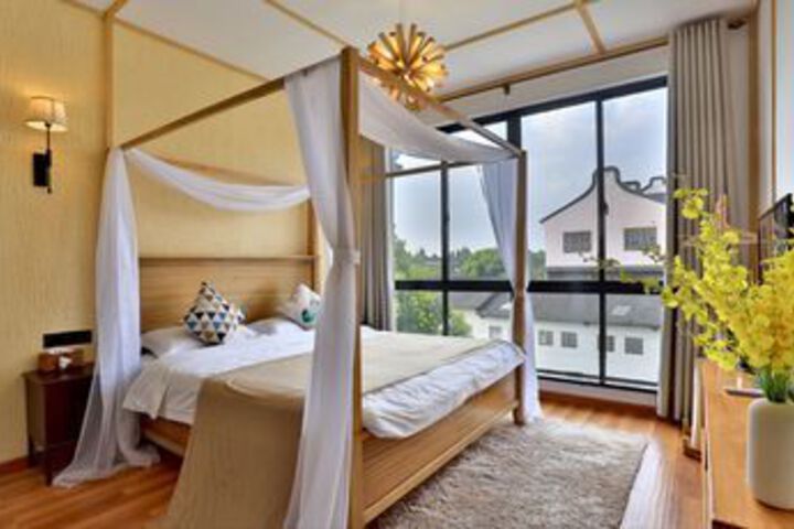 Room 6 of 25