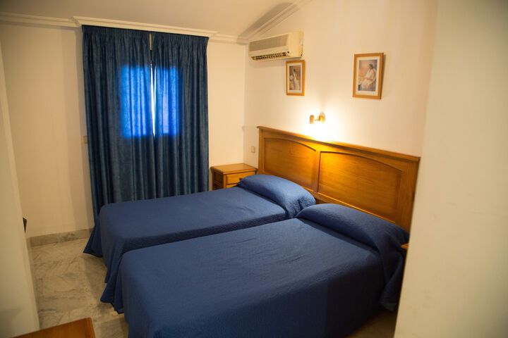 Room 4 of 37