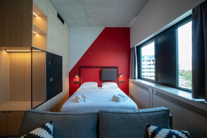 Room 4 of 43
