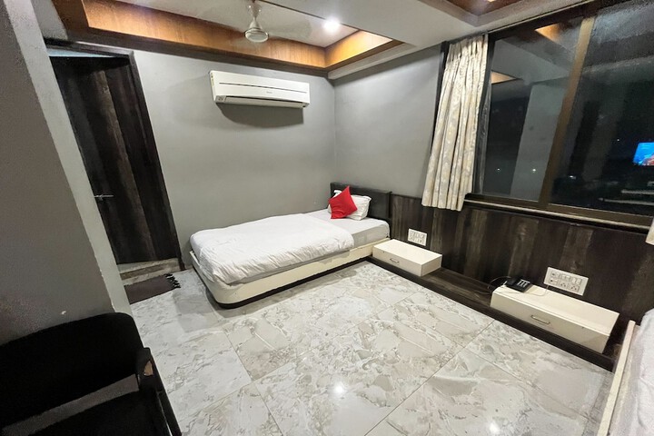Room 12 of 31