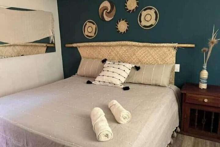 Room 2 of 8