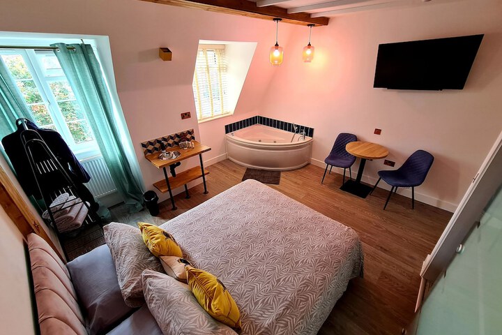 Room 7 of 25