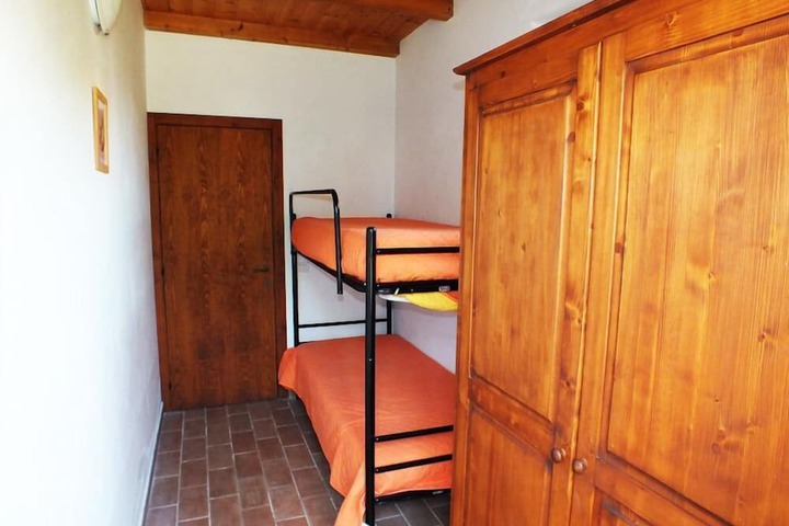 Room 2 of 35