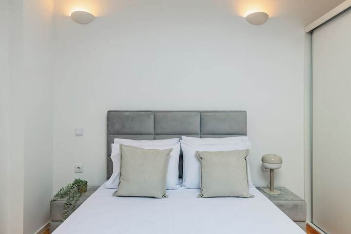 Room 3 of 48