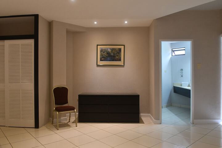 Room 7 of 33