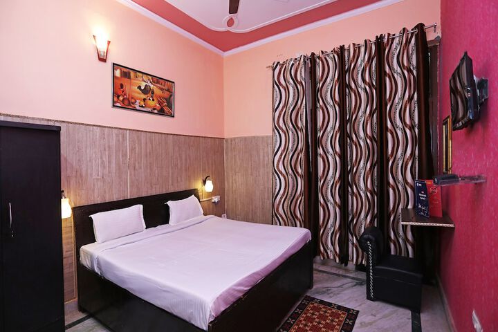 Room 9 of 22