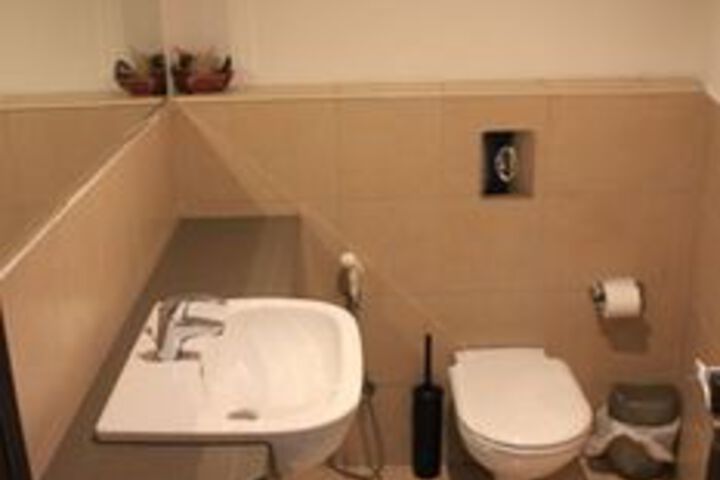 Room 4 of 31