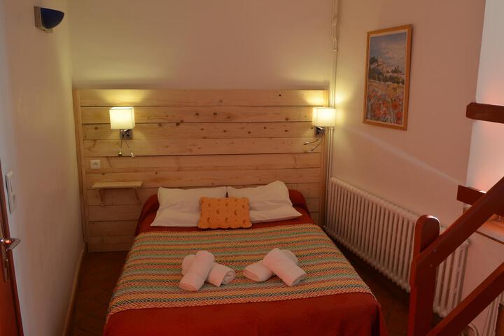 Room 12 of 28