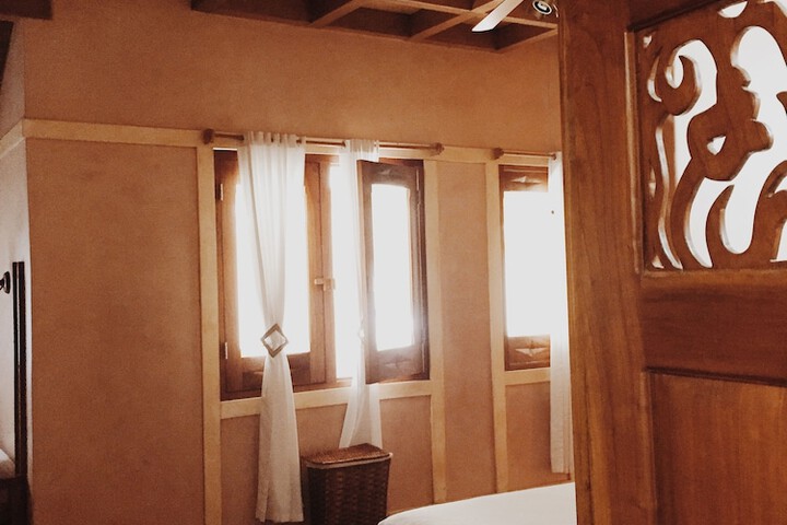 Room 4 of 99