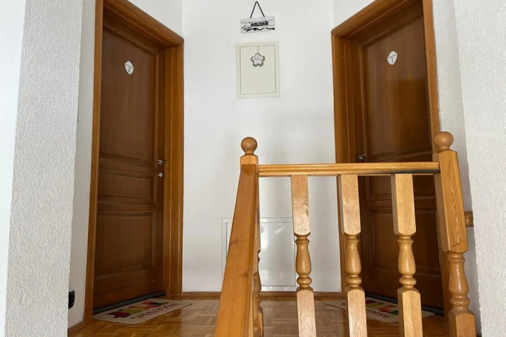 Room 9 of 16