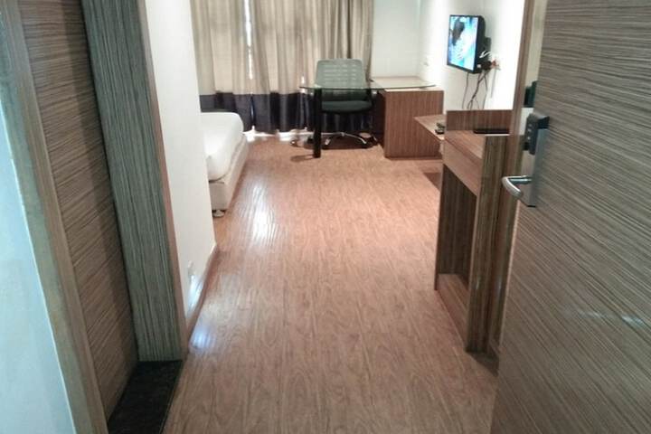 Room 28 of 72