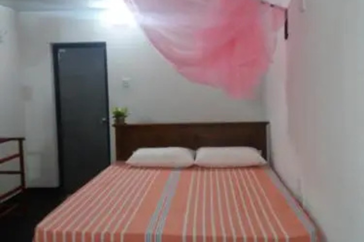 Room 2 of 4