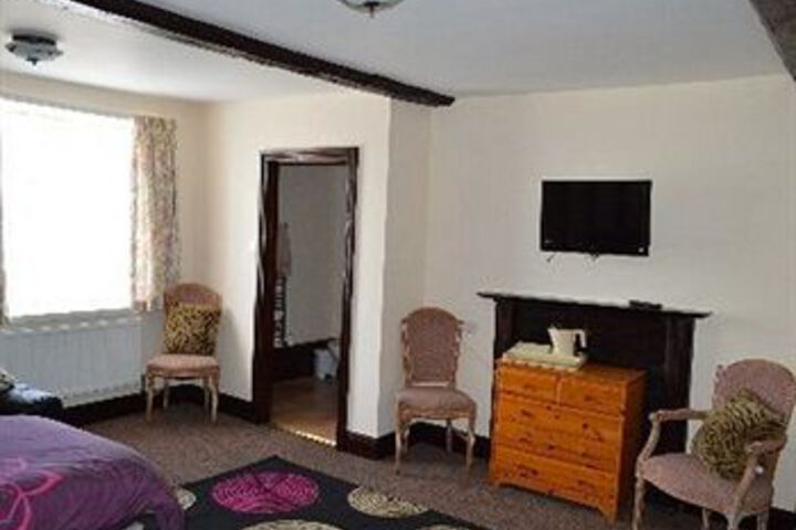 Room 7 of 13