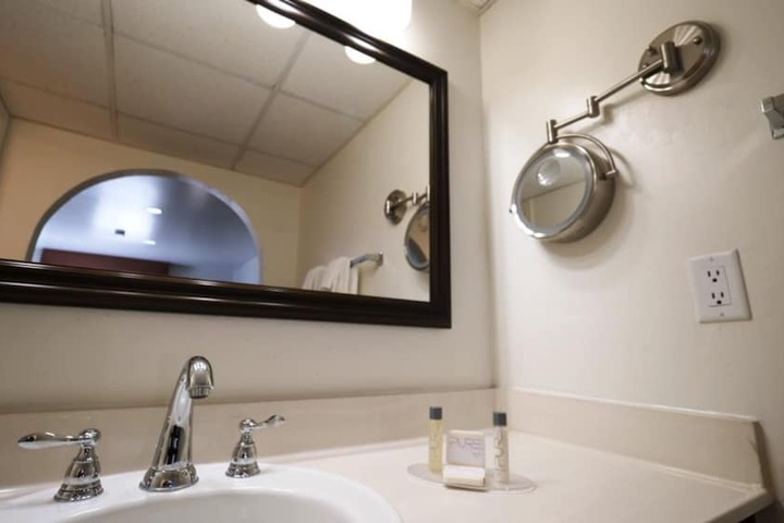 Bathroom sink