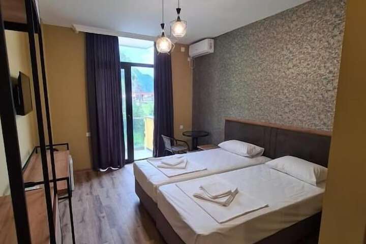 Room 3 of 25