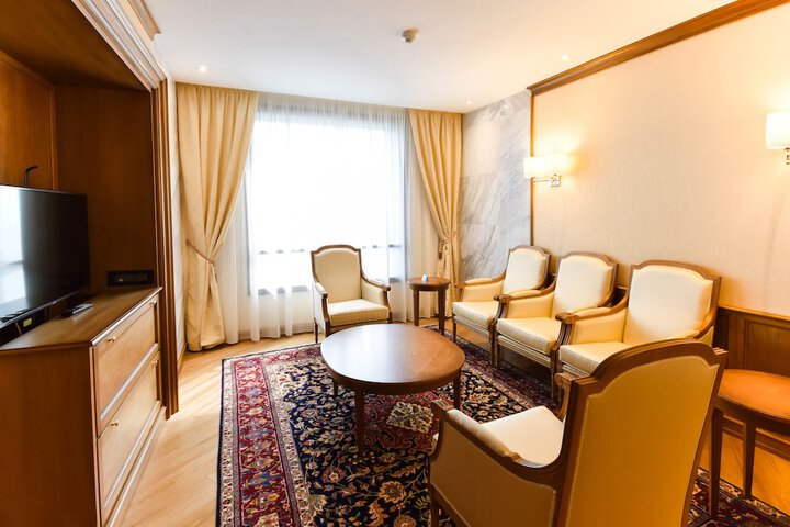 Room 38 of 100