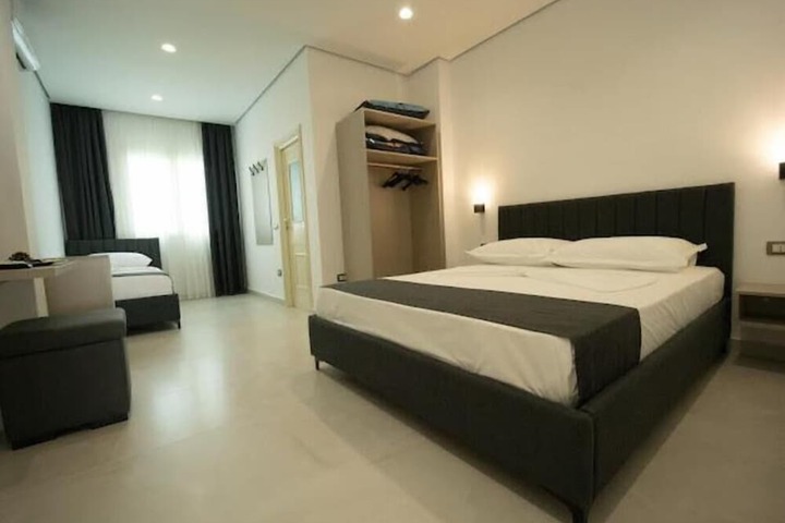 Room 4 of 17