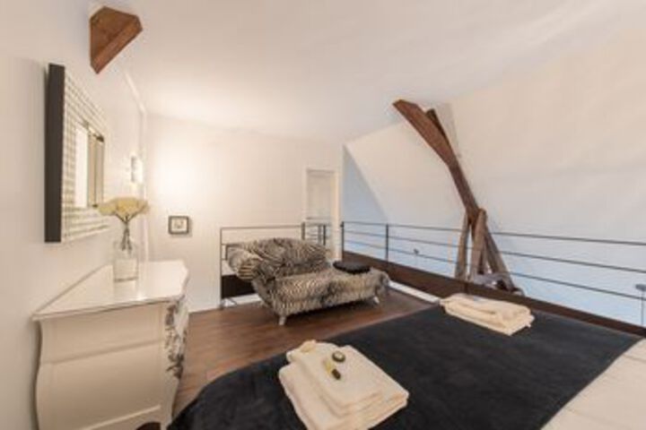 Room 8 of 28