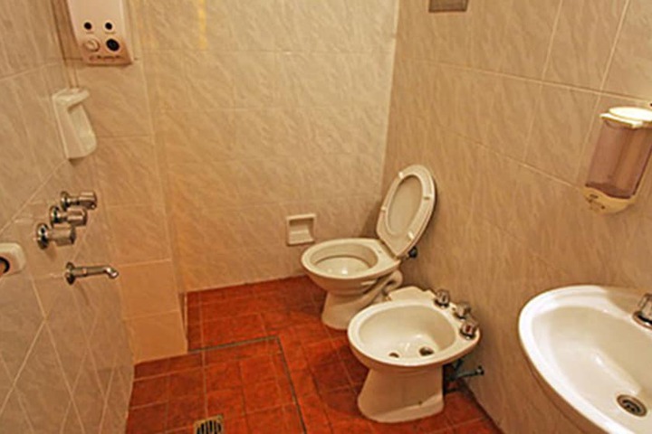 Room 12 of 18